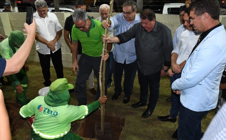  Prefeito inaugura Espaço Natal Sustentável do Baldo