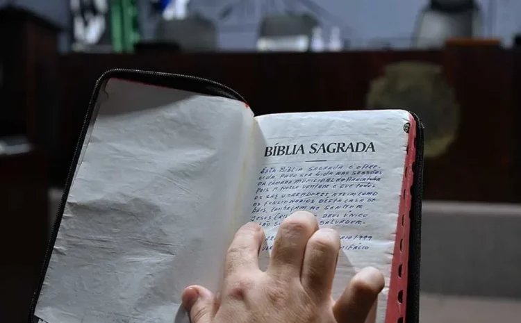  Justiça proíbe uso da frase ‘sob a proteção de Deus’ e leitura bíblica em sessões de Câmara em SP