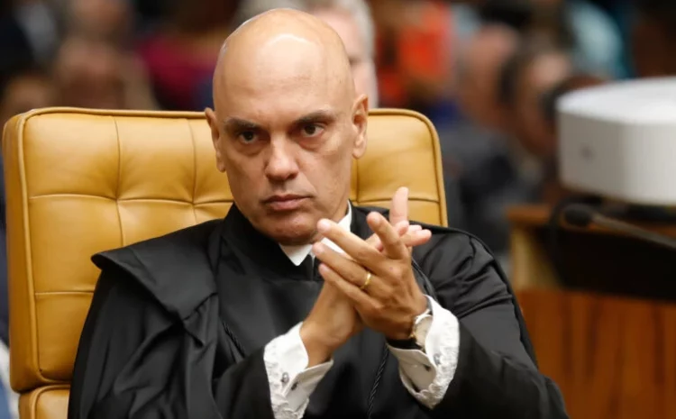  Moraes defende punição às big techs que induzirem voto