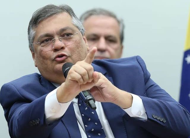  ‘Silêncio é um direito’ e cabe à Justiça interpretar, diz Dino após Bolsonaro e Michelle calarem em depoimento