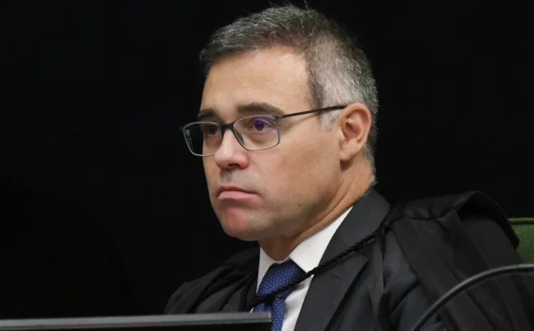  André Mendonça vota para rejeitar denúncia contra Zambelli por perseguição armada