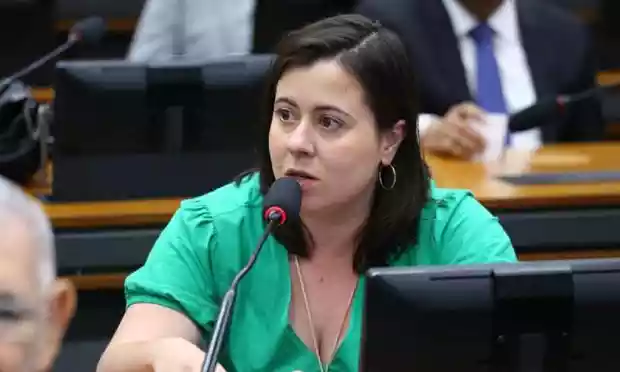  Deputada vai denunciar caso de gordofobia durante CPI à PGR