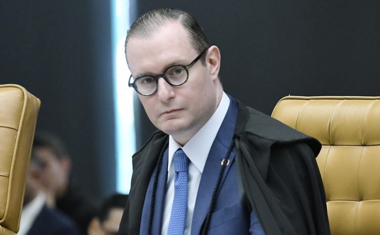  Ministro Zanin valida criação do juiz de garantias: “imparcialidade é princípio supremo”