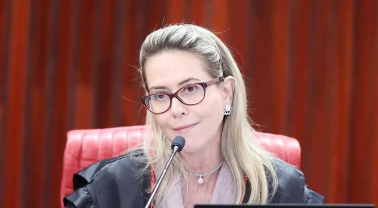  Bucchianeri participa de última de sessão como ministra do TSE