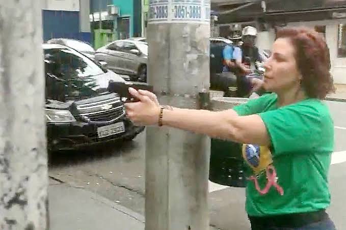  STF já tem três votos para colocar Zambelli no banco dos réus por perseguir homem com arma