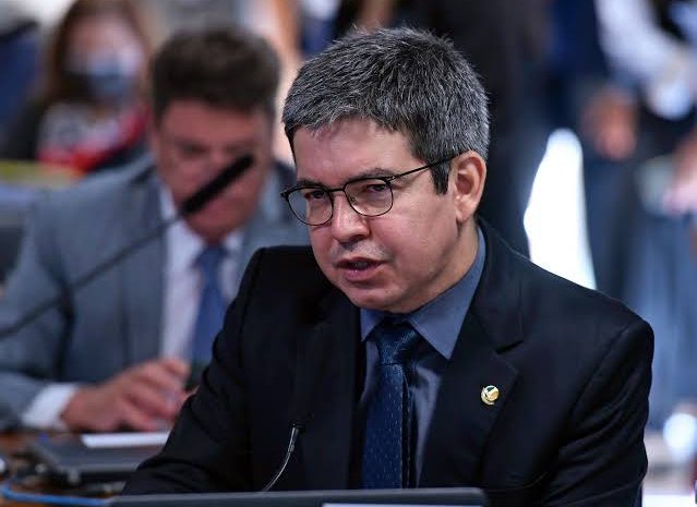  TJ-SP condena senador Randolfe Rodrigues a pagar R$ 30 mil por chamar empresário de criminoso