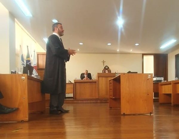  Justiça de MG absolve homem acusado de matar ex-mulher com 23 facadas