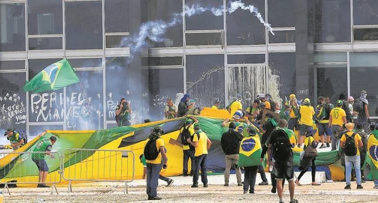  ‘CONTRA A DEMOCRACIA’: PGR pede que STF declare inconstitucional lei no RS que criou ‘Dia do Patriota’ em 8 de janeiro