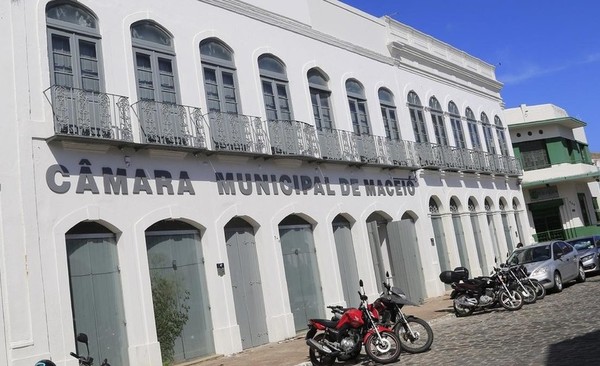  Justiça manda suspender e Câmara de Maceió cancela licitação para contratar terceirizados