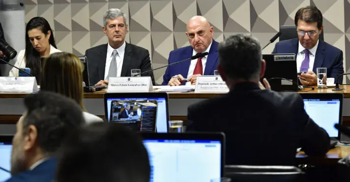  PRERROGATIVA VIOLADA: Advogado tem direito a uso da fala cerceado por deputados na CPMI