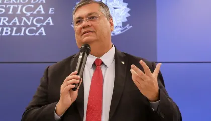  Brasil avalia sair do Tribunal Penal Internacional, diz Flávio Dino