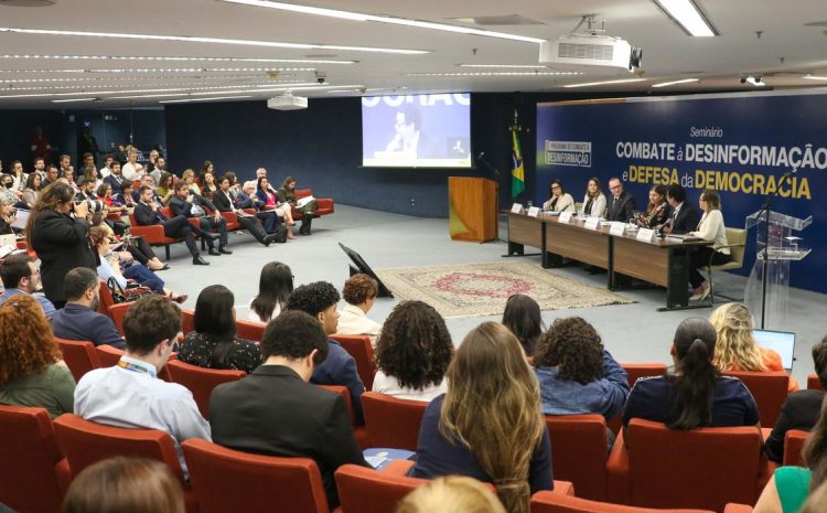  Especialistas defendem regulação de todo processo midiático