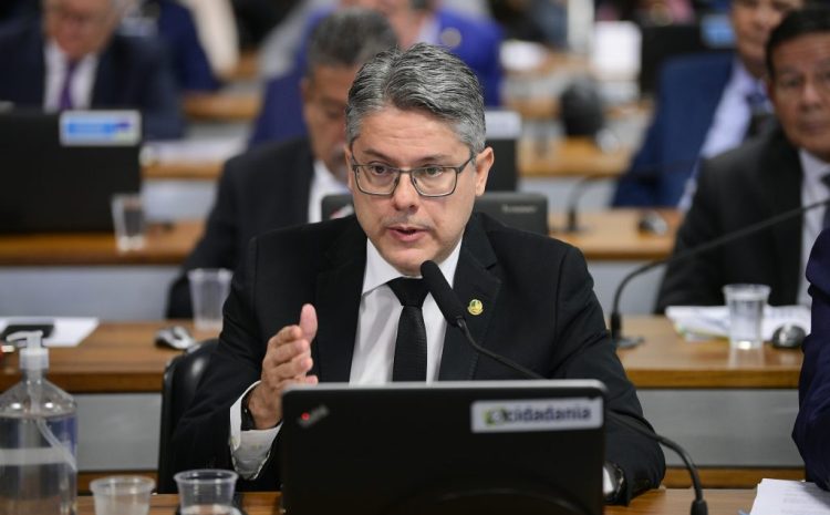  Senador aciona o STF após Arthur Lira alterar o regimento interno da Câmara