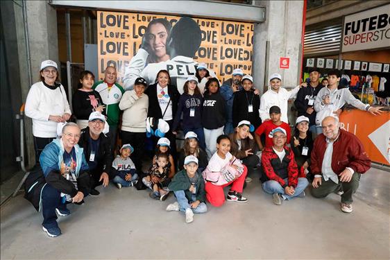  Projeto ApadrinhARTE leva crianças e adolescentes acolhidos ao Museu do Futebol em São Paulo