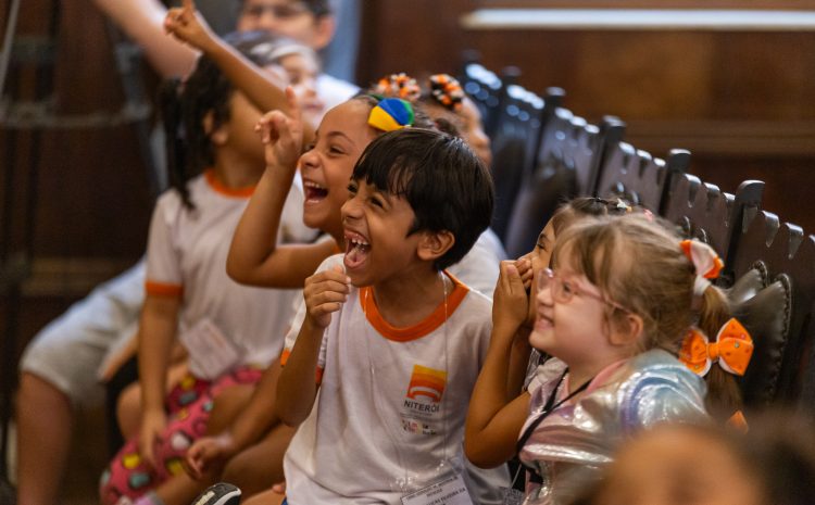  Tarde cultural e literária encanta crianças em Niterói com Renato Pfeil e o Projeto ‘Troca de Livros’