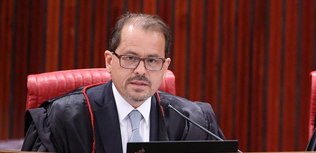  TSE rejeita cassação do mandato do governador de Santa Catarina