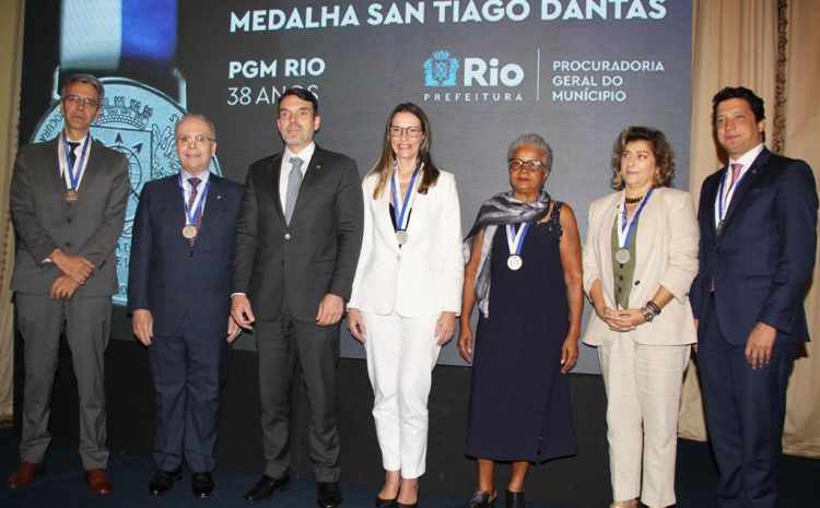  Presidente do TJRJ é homenageado pela PGM-Rio com a Medalha San Tiago Dantas