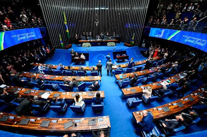  Senado discute PEC que limita poderes do STF; líderes tentam acelerar votação