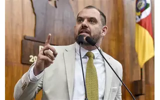  Ex-deputado Rodrigo Maroni perde na justiça e faz arrecadação para pagar Manuela d’Ávila