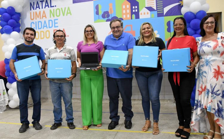  Professores da rede municipal de Natal recebem chromebooks para lecionar