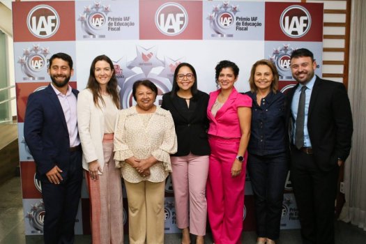  OAB da Bahia recebe prêmio IAF de Educação Fiscal por iniciativa voltada para estudantes