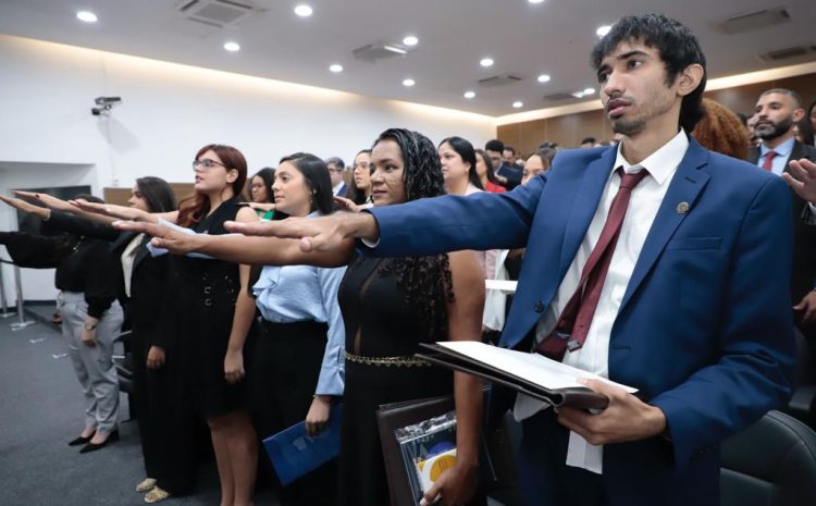  Novos advogados prestam juramento e ingressam nos quadros da OAB-PE