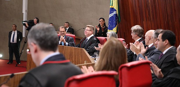  Novo Corregedor-Geral da Justiça Eleitoral é empossado em sessão solene