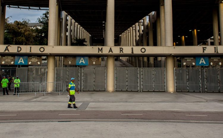  Torcedora argentina é presa por injúria racial durante jogo Brasil x Argentina no Maracanã