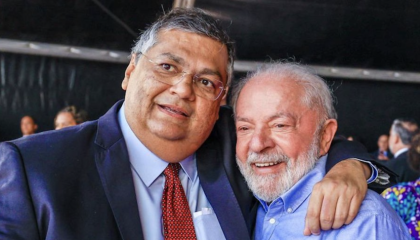  Presidente Lula mobiliza ministros por aprovação de Dino ao STF, dizem fontes