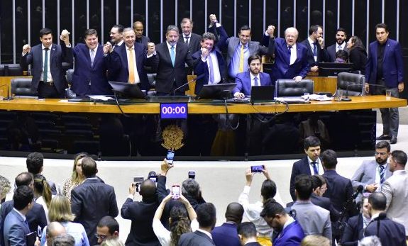  EM REGIME DIFERENCIADO: Câmara aprova Reforma tributária e advocacia mantém alíquota reduzida