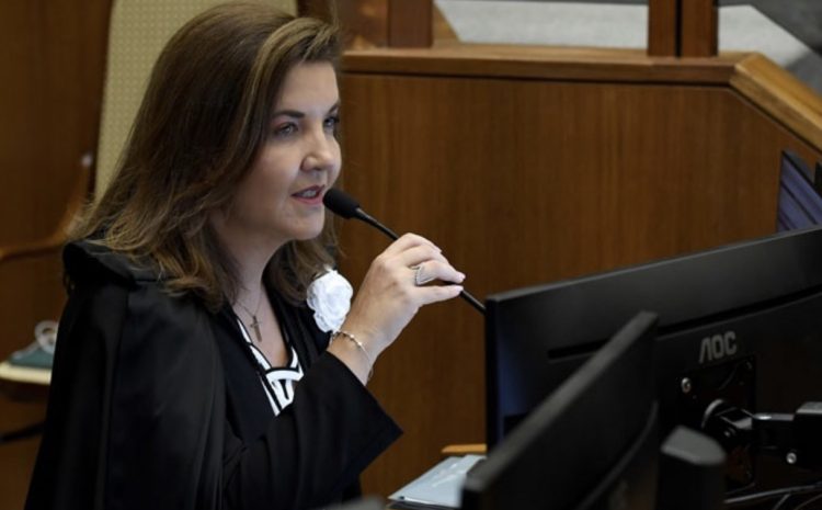  NOVA LEI É RETROATIVA: Ministra do STJ confirma anulação de multa a advogada por abandono de processo