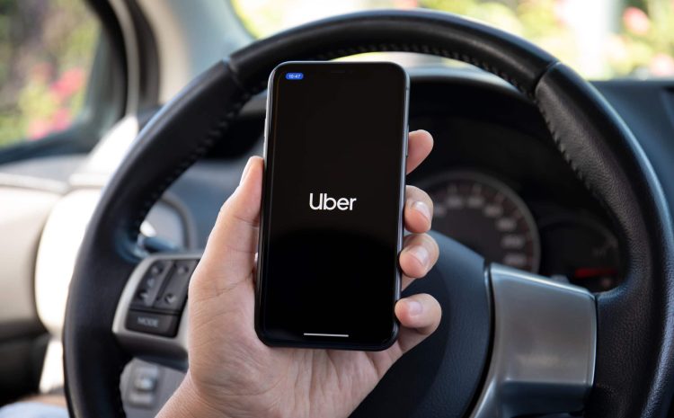  Juiz do CE determina reintegração de motorista à Uber e indenização por danos morais e materiais