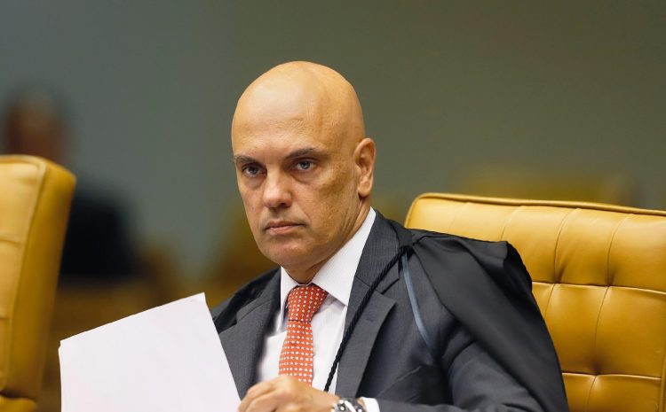  Moraes determina apreensão do celular de ex-assessor