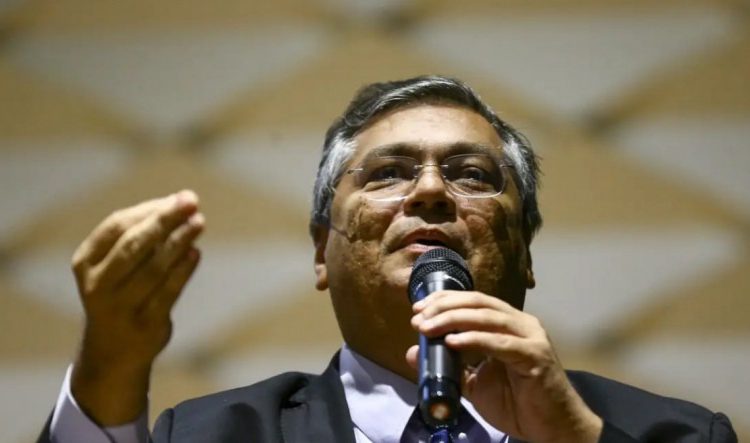  Pernambuco pede ao STF mudança de conta bancária antes de pagar professores