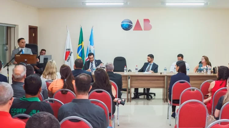  Gustavo Chalfun palestra na 104ª Subseção de Paraisópolis e entrega carteira da OAB-MG às novas advogadas