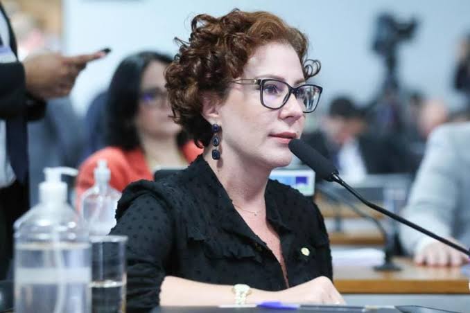  Fachin rejeita recurso de Zambelli contra multa de R$ 30 mil por desinformação sobre urnas