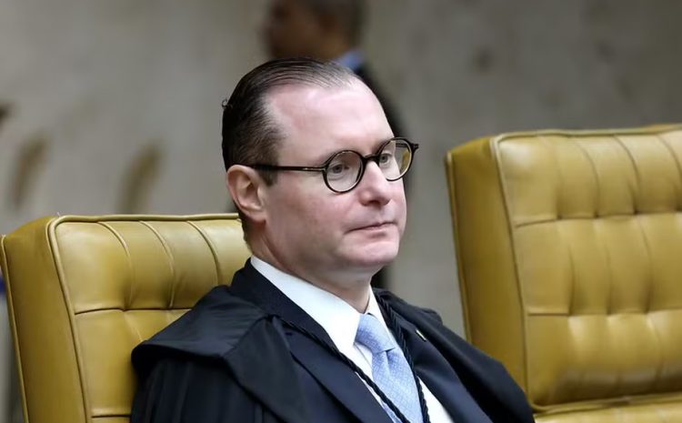  STF forma maioria para confirmar que Zanin está impedido de julgar recurso de Bolsonaro