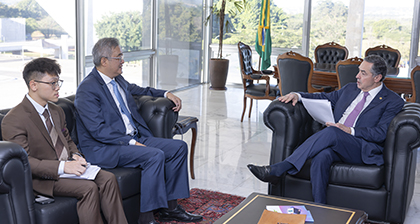  Em encontro com embaixador da China, presidente do STF fala sobre combate à pobreza e desafios comuns entre os países