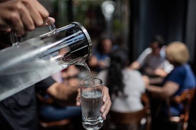  STF retoma análise de lei do RJ que obriga bares e restaurantes a fornecer água filtrada gratuita