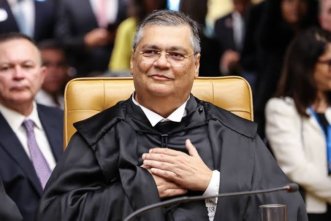  Flávio Dino notifica TCU e PGR sobre ’emendas Pix’