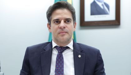  TSE multa deputado federal em R$ 24 mil por derramar santinhos antes de eleição