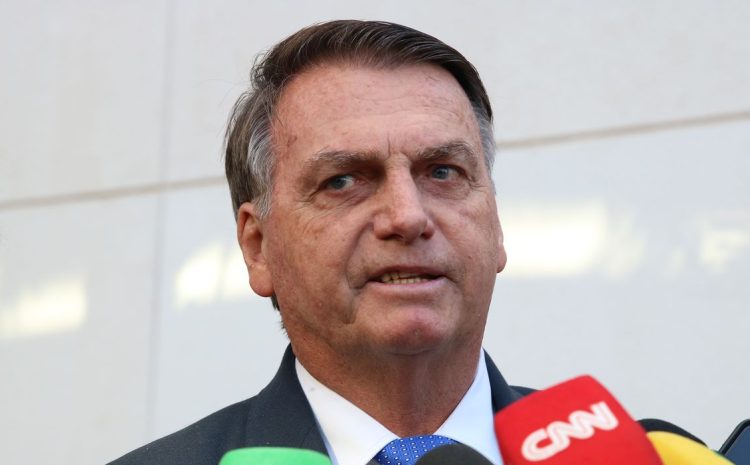  Polícia Federal entrega ao STF relatório que indiciou Bolsonaro