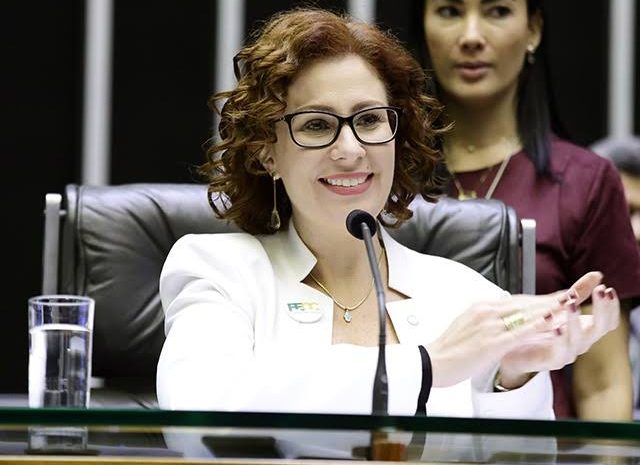  STF começa a julgar recurso que pede ação contra Carla Zambelli por ofensa a deputado