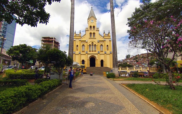  Justiça determina multa diária de R$ 500 para cinco famílias caso filhos em ensino domiciliar não sejam matriculados em escola de MG