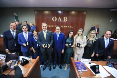  OAB homenageia advocacia cearense em sessão do Conselho Pleno