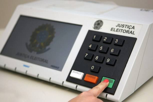  Justiça Eleitoral começa a fazer os ajustes finais nas urnas eletrônicas