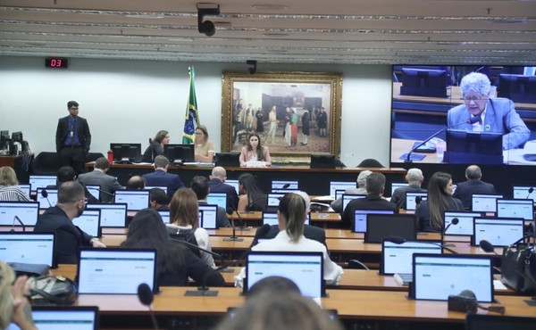  PEC contra decisões individuais de ministros do STF e de outros tribunais superiores avança na Câmara