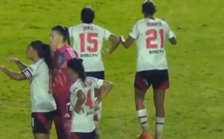  Justiça concede liberdade provisória a jogadoras do River presas por racismo após imitir ‘macaco’ para gandula