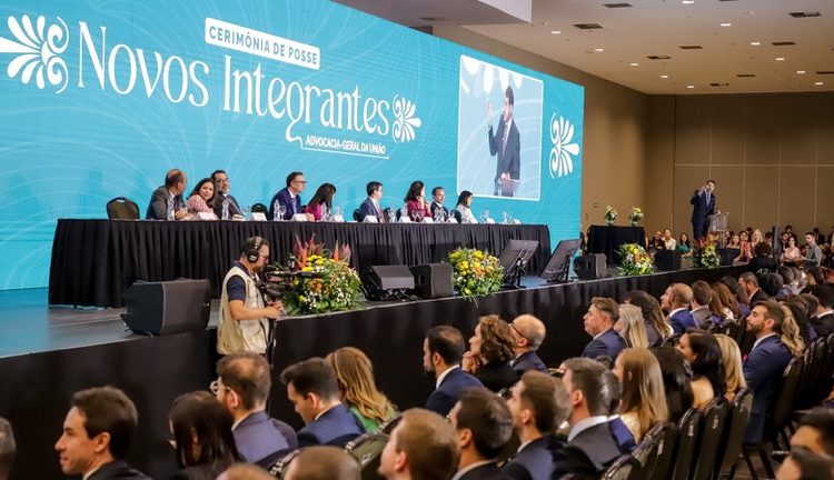  AGU nomeia 100 aprovados em concurso para carreiras da advocacia pública federal