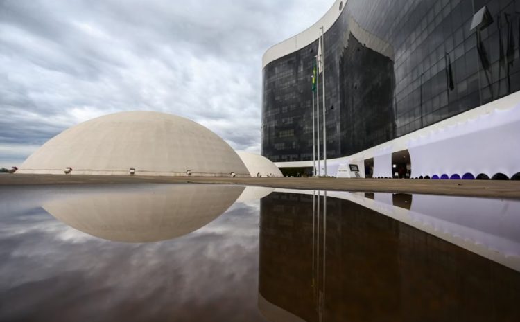  Mais de 20 prefeitos eleitos não tomam posse por ações que incluem compra de votos 